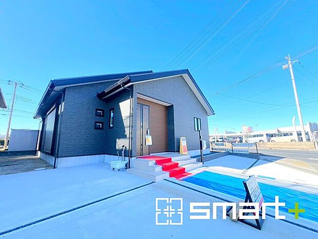 ~駐車場は2台分ご用意~ ・駐車場は2台分ございますので、車通勤の方や複数台お持ちの方にもお勧めのお住まいです。 ・カーポートなどのオプションもお気軽にご相談くださいませ。