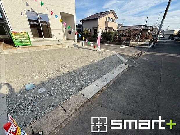 〜ゆとりあるカースペース〜 ・セカンドカーや来客時にも困らないカースペース2台分。物置や駐輪スペースなどにも利用できますね。 ・カーポートなどのオプションもお気軽にご相談くださいませ。