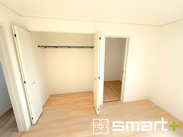 〜「テレワークルーム」のあるお住まい〜 ・今の時代に嬉しい「テレワークルーム」をご用意。 ・もちろんお子様の勉強部屋、追加の収納としてのご利用も可能です。