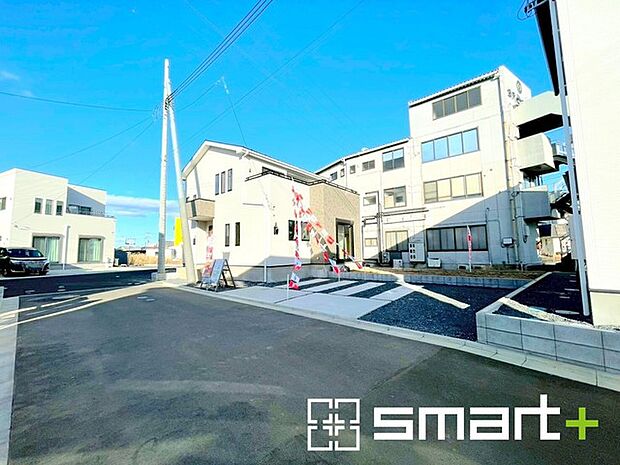 〜閑静な住宅街の立地〜 ・周辺は閑静な住宅街となっておりますので、静かな暮らしをご実現いただけます。 ・前面道路の交通量も多くないので、小さなお子様がいるご家庭でもご安心ですね。 