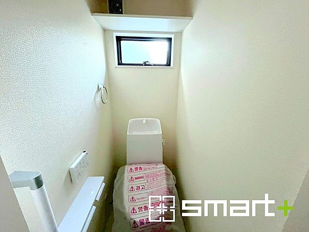 〜やはり便利なタンク式トイレ〜 ・最近はタンクレストイレもございますが、タンク式の場合は停電時もお水を流すことが可能。 ・故障時なども比較的費用が安くなるなど、メリットが多くなります。 