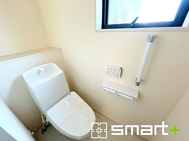 〜やはり便利なタンク式トイレ〜 ・最近はタンクレストイレもございますが、タンク式の場合は停電時もお水を流すことが可能。 ・故障時なども比較的費用が安くなるなど、メリットが多くなります。