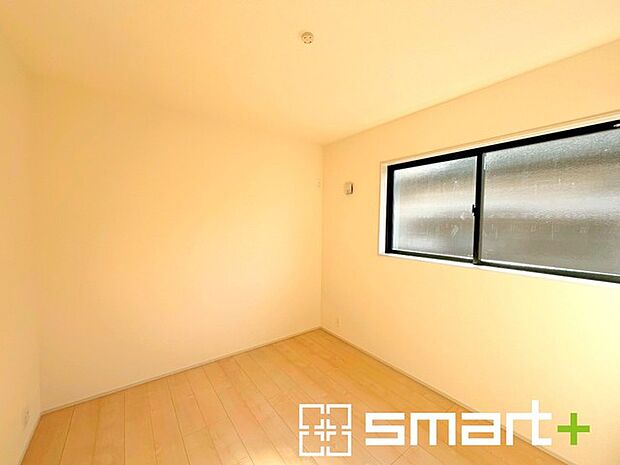 ～オプション施行もお任せください～ ・フローリングの変色など劣化を軽減し、水をこぼした場合などにも防いでくれるフロアコーテイングが人気となっております。 ・オプション施行もお任せください。 