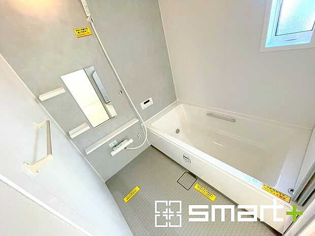 ~暖房乾燥機付きの浴室~ ・ヒートショック対策にもなる浴室暖房を標準装備。冬場でも暖かくしてからご入浴が可能です。 ・もちろん乾燥機も付いておりますので、雨の日でも洗濯物を干せますよ。