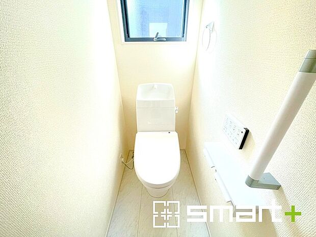 ~やはり便利なタンク式トイレ~ ・最近はタンクレストイレもございますが、タンク式の場合は停電時もお水を流すことが可能。 ・故障時なども比較的費用が安くなるなど、メリットが多くなります。