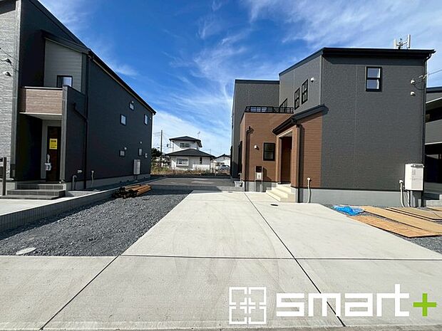 〜ゆとりあるカースペース〜 ・セカンドカーや来客時にも困らないカースペース。物置や駐輪スペースなどにも利用できますね。 ・カーポートなどのオプションもお気軽にご相談くださいませ。