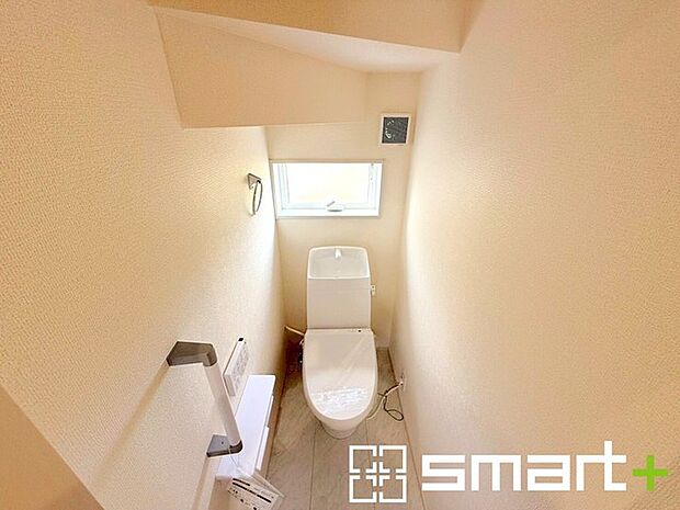 〜やはり便利なタンク式トイレ〜 ・最近はタンクレストイレもございますが、タンク式の場合は停電時もお水を流すことが可能。 ・故障時なども比較的費用が安くなるなど、メリットが多くなります。 