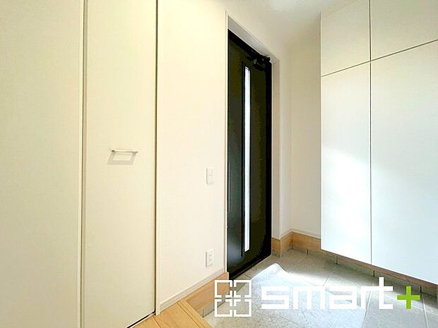 ~十分な容量のシューズボックス~ ・備え付けのシューズボックスは充分な容量を確保。