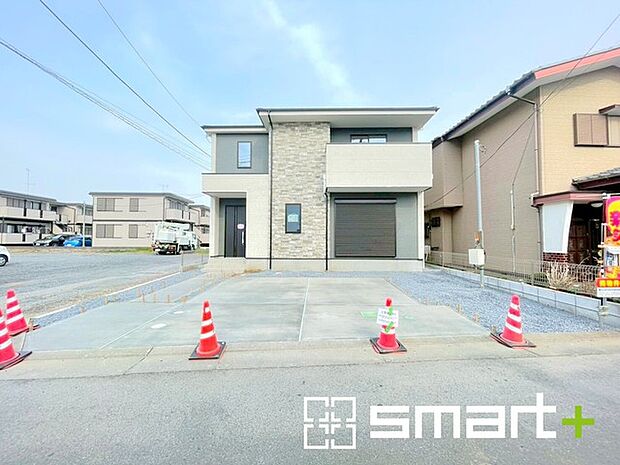 ~閑静な住宅街の立地~ ・周辺は閑静な住宅街となっておりますので、静かな暮らしをご実現いただけます。 ・前面道路の交通量も多くないので、小さなお子様がいるご家庭でもご安心ですね。