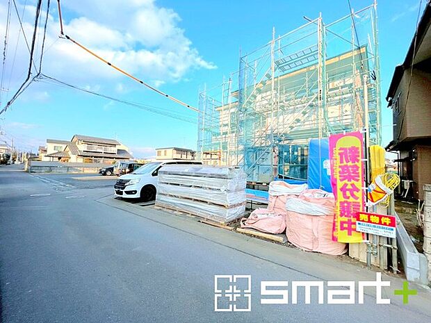 〜閑静な住宅街の立地〜 ・周辺は閑静な住宅街となっておりますので、静かな暮らしをご実現いただけます。 ・前面道路の交通量も多くないので、小さなお子様がいるご家庭でもご安心ですね。