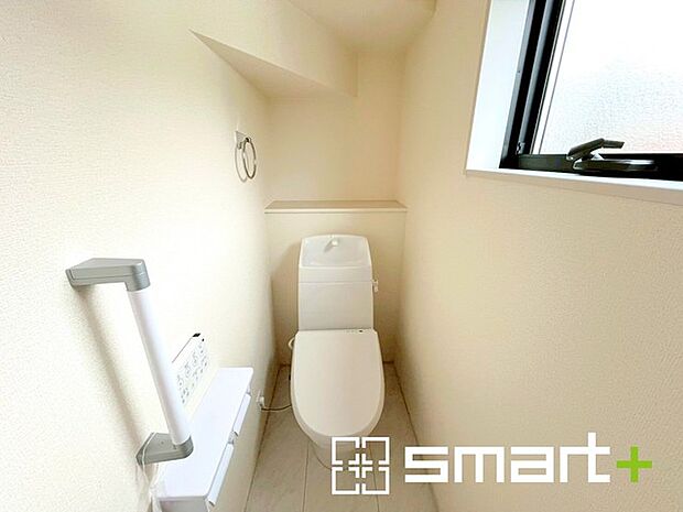 ~やはり便利なタンク式トイレ~ ・最近はタンクレストイレもございますが、タンク式の場合は停電時もお水を流すことが可能。 ・故障時なども比較的費用が安くなるなど、メリットが多くなります。