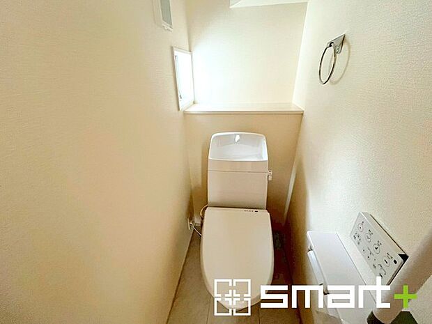 ~やはり便利なタンク式トイレ~ ・最近はタンクレストイレもございますが、タンク式の場合は停電時もお水を流すことが可能。 ・故障時なども比較的費用が安くなるなど、メリットが多くなります。