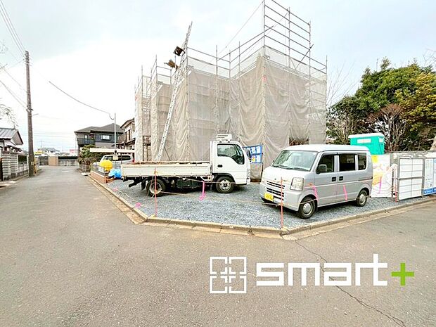 ~開放感ある角地のお住まい~ ・2方向が空く事で開放感のある角地に位置しております。 ・窮屈な感じが無く、ゆったりと暮らせるこの魅力をぜひ現地でご体感くださいませ。