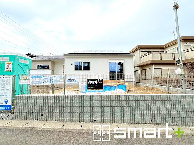 ～閑静な住宅街の立地～ ・周辺は閑静な住宅街となっておりますので、静かな暮らしをご実現いただけます。 ・前面道路の交通量も多くないので、小さなお子様がいるご家庭でもご安心ですね。 