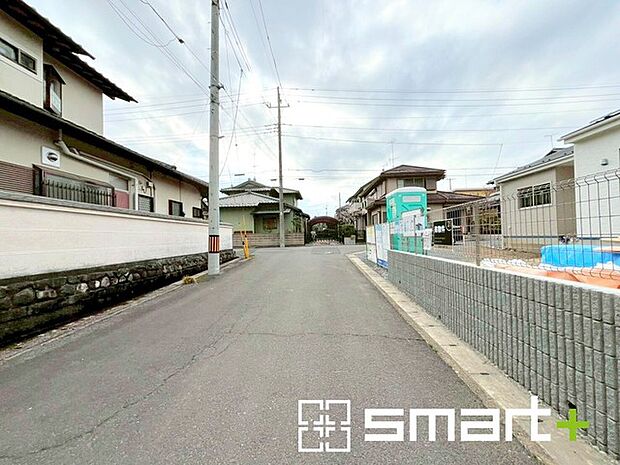 ～十分な広さのある前面道路～ ・前面道路は約5.4ｍございますので、お車でのすれ違いも楽々で余計なストレスがかかりません。 ・日々お車での移動が多い方には大切なポイントですね。 