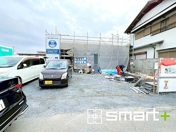~閑静な住宅街の立地~ ・周辺は閑静な住宅街となっておりますので、静かな暮らしをご実現いただけます。 ・前面道路の交通量も多くないので、小さなお子様がいるご家庭でもご安心ですね。