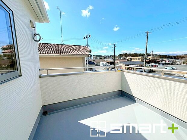 ~ワイドバルコニーを採用~ ・バルコニーはワイドタイプなので、洗濯物を沢山干す事が可能です。 ・テラス屋根などのオプションもお気軽にご相談くださいませ。