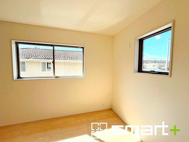 ~ウォークインクローゼットのあるお部屋~ ・人気のウォークインクローゼットをご用意。季節物や趣味の道具などもスッキリと収納が可能です。 ・最近流行りの収納術などもぜひご活用くださいませ。