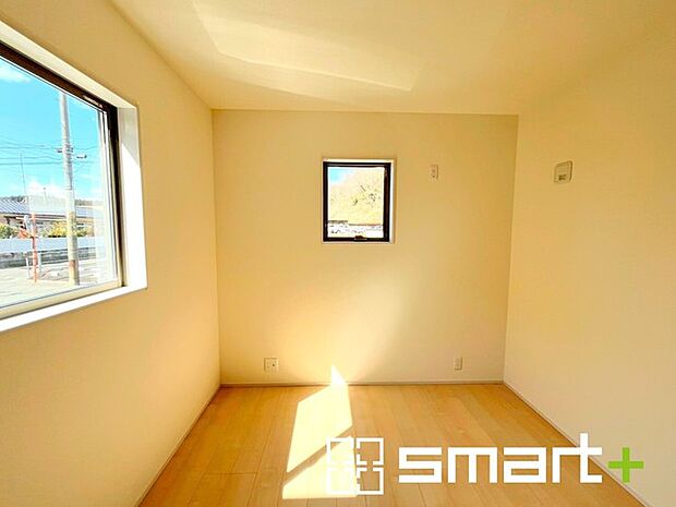 ~自然な風合いの洋室~ ・ナチュラルな色彩で纏められた洋室は家具のコーディネートもしやすくなっております。 ・どんな家具にするか考えるだけでも楽しくなってきますね。