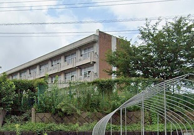石岡市立石岡中学校(1020m)