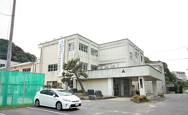 いわき市立平第三中学校(910m)