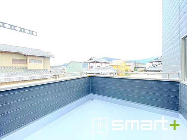 ~奥行きのあるバルコニーを採用~ ・お客様から意外にご要望が多い「バルコニーの奥行き」。 ・奥行きのあるバルコニーを採用しておりますので、洗濯物も干しやすい造りです。