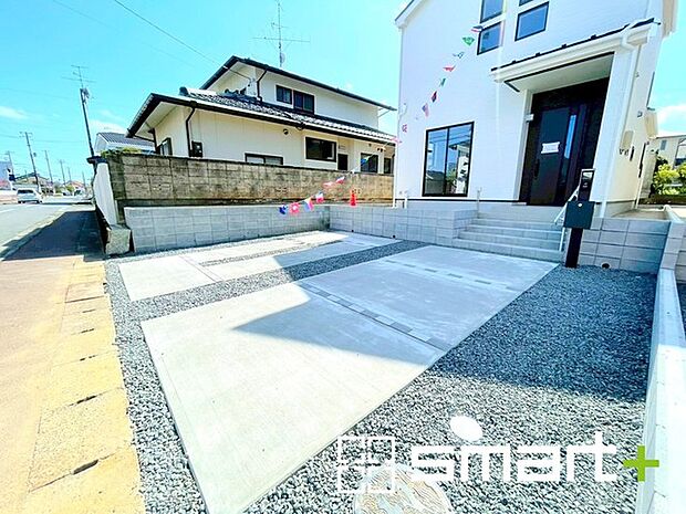~駐車場は2台分ご用意~ ・駐車場は2台分ございますので、車通勤の方や複数台お持ちの方にもお勧めのお住まいです。 ・カーポートなどのオプションもお気軽にご相談くださいませ。