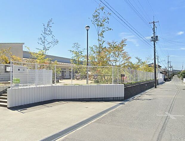 認定こども園郷ケ丘キンダーガーデン(284m)