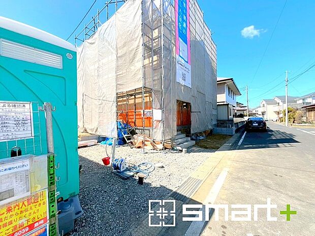 ~閑静な住宅街の立地~ ・周辺は閑静な住宅街となっておりますので、静かな暮らしをご実現いただけます。 ・前面道路の交通量も多くないので、小さなお子様がいるご家庭でもご安心ですね。 (1号棟)