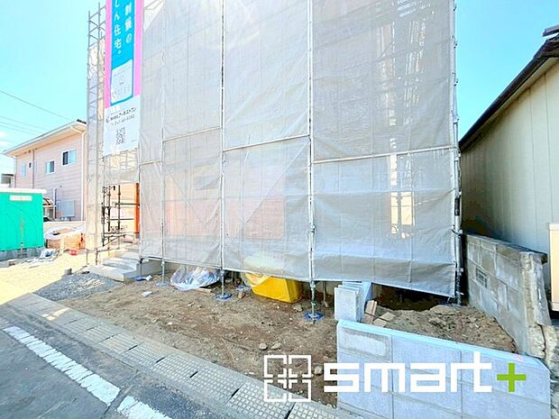 ～ご家族を守る「耐震等級3」～ ・住宅性能評価において「耐震等級3」を取得。地震に強い家であることが証明されております。 ・倒壊の恐れが低くなりますので、地震保険が半額になるメリットも。 (1号棟) 