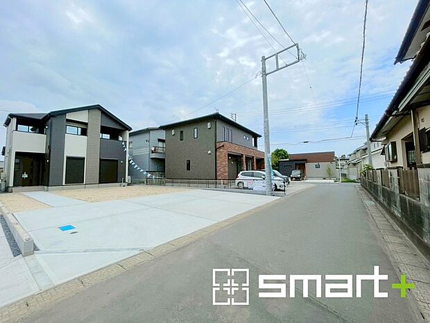～閑静な住宅街の立地～ ・周辺は閑静な住宅街となっておりますので、静かな暮らしをご実現いただけます。 ・前面道路の交通量も多くないので、小さなお子様がいるご家庭でもご安心ですね。 