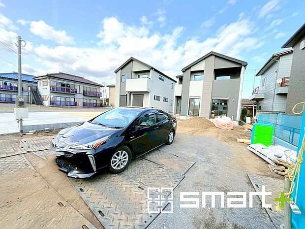 ~駐車場は3台分ご用意~ ・駐車場は3台分ございますので、車通勤の方や複数台お持ちの方にもお勧めのお住まいです。 ・ご来客の際も安心の余裕の敷地です。