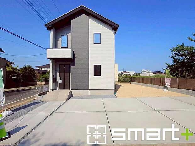 ~閑静な住宅街の立地~ ・周辺は閑静な住宅街となっておりますので、静かな暮らしをご実現いただけます。 ・前面道路の交通量も多くないので、小さなお子様がいるご家庭でもご安心ですね。