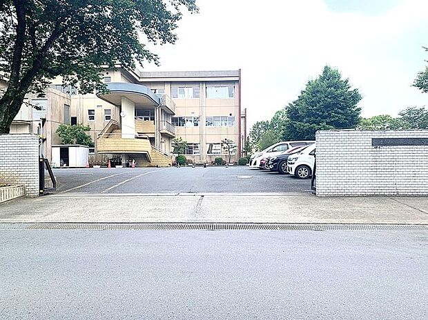 吉沢小学校(700m)