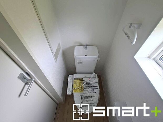 ~やはり便利なタンク式トイレ~ ・最近はタンクレストイレもございますが、タンク式の場合は停電時もお水を流すことが可能。 ・故障時なども比較的費用が安くなるなど、メリットが多くなります。