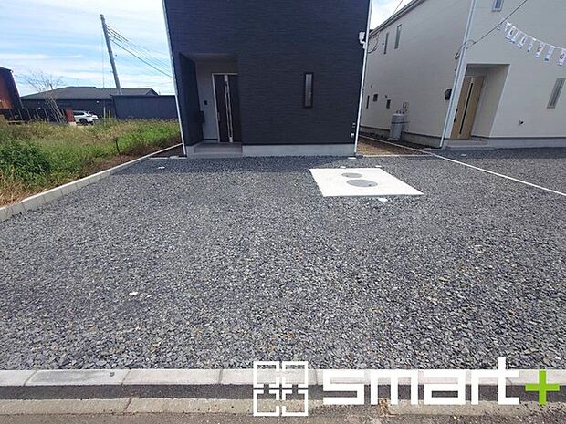 ~駐車場は2台分ご用意~ ・駐車場は2台分ございますので、車通勤の方や複数台お持ちの方にもお勧めのお住まいです。 ・カーポートなどのオプションもお気軽にご相談くださいませ。