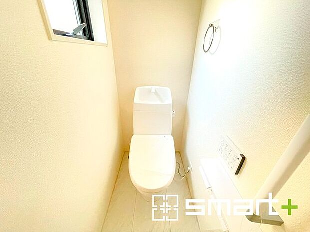 ~やはり便利なタンク式トイレ~ ・最近はタンクレストイレもございますが、タンク式の場合は停電時もお水を流すことが可能。 ・故障時なども比較的費用が安くなるなど、メリットが多くなります。