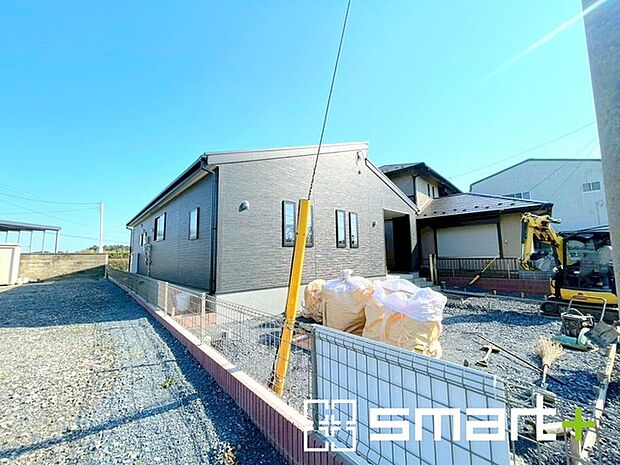 ~ご家族を守る「耐震等級3」~ ・住宅性能評価において「耐震等級3」を取得。地震に強い家であることが証明されております。 ・倒壊の恐れが低くなりますので、地震保険が半額になるメリットも。