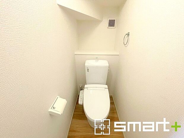 ～やはり便利なタンク式トイレ～ ・最近はタンクレストイレもございますが、タンク式の場合は停電時もお水を流すことが可能。 ・故障時なども比較的費用が安くなるなど、メリットが多くなります。 