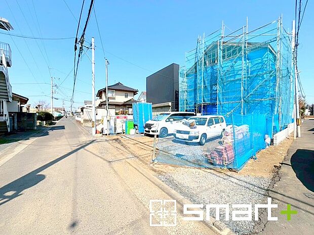 ～閑静な住宅街の立地～ ・周辺は閑静な住宅街となっておりますので、静かな暮らしをご実現いただけます。 ・前面道路の交通量も多くないので、小さなお子様がいるご家庭でもご安心ですね。 