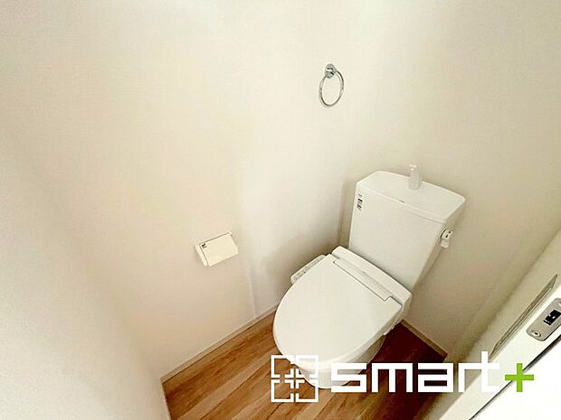 ~やはり便利なタンク式トイレ~ ・最近はタンクレストイレもございますが、タンク式の場合は停電時もお水を流すことが可能。 ・故障時なども比較的費用が安くなるなど、メリットが多くなります。