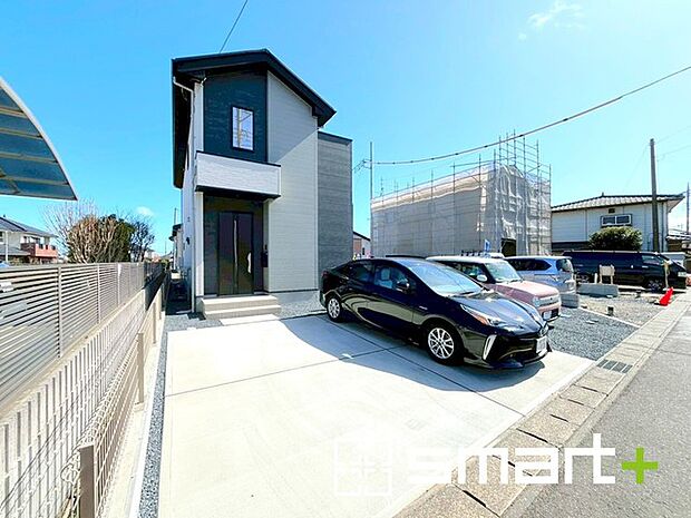 ~ゆとりあるカースペース~ ・セカンドカーや来客時にも困らないカースペース3台分。物置や駐輪スペースなどにも利用できますね。 ・カーポートなどのオプションもお気軽にご相談くださいませ。
