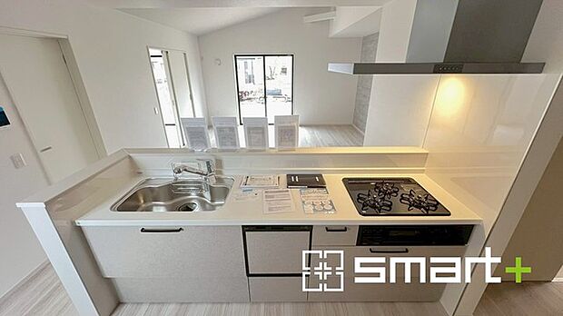 ~食器洗浄機を標準装備~ ・キッチンにはビルトインタイプの食器洗浄機を標準装備。 ・家事にかける時間を削減でき、「自分時間」を増やすことができる嬉しいアイテムです。