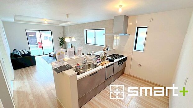 ~食器洗浄機を標準装備~ ・キッチンにはビルトインタイプの食器洗浄機を標準装備。 ・家事にかける時間を削減でき、「自分時間」を増やすことができる嬉しいアイテムです。