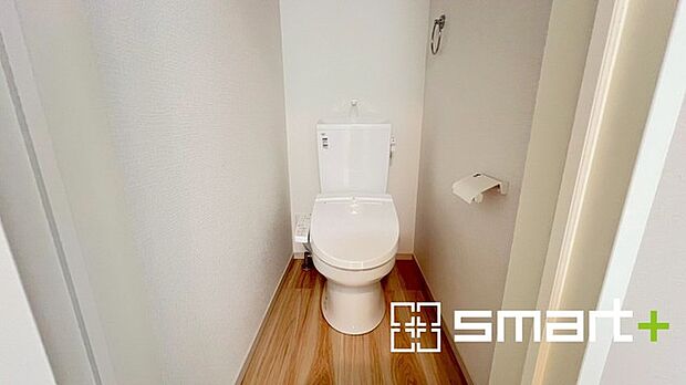 ~やはり便利なタンク式トイレ~ ・最近はタンクレストイレもございますが、タンク式の場合は停電時もお水を流すことが可能。 ・故障時なども比較的費用が安くなるなど、メリットが多くなります。