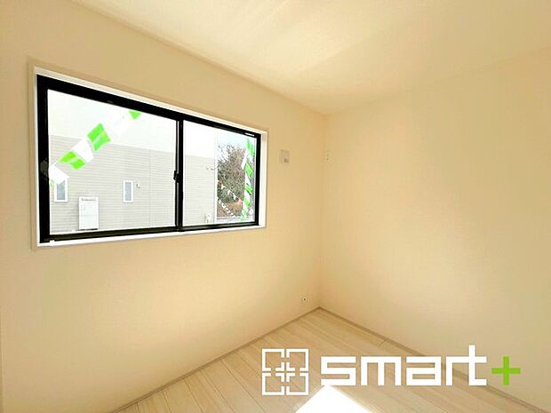 ～オプション施行もお任せください～ ・フローリングの変色など劣化を軽減し、水をこぼした場合などにも防いでくれるフロアコーテイングが人気となっております。 ・オプション施行もお任せください。 