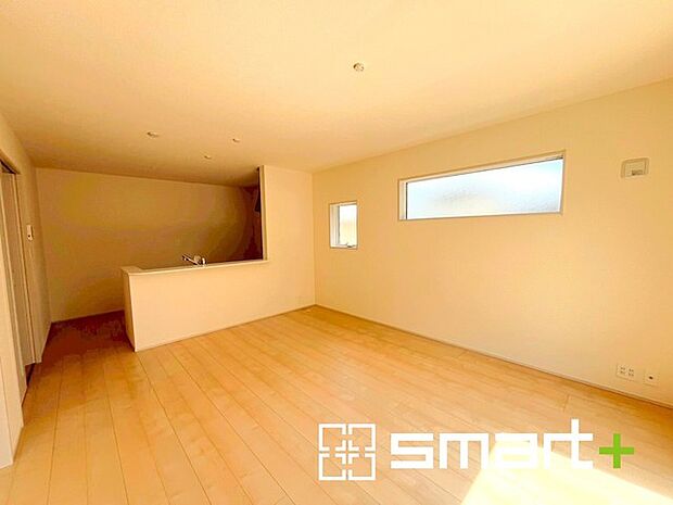 ～ナチュラルな色彩のＬＤＫ～ ・自然な風合いの色味で纏められたＬＤＫは家具のコーディネートもしやすくなっております。 ・どんなインテリアにするか、考えるだけでも楽しくなりますね。 