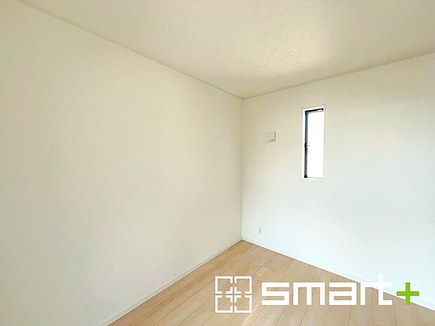 ~オプション施行もお任せください~ ・フローリングの変色など劣化を軽減し、水をこぼした場合などにも防いでくれるフロアコーテイングが人気となっております。 ・オプション施行もお任せください。