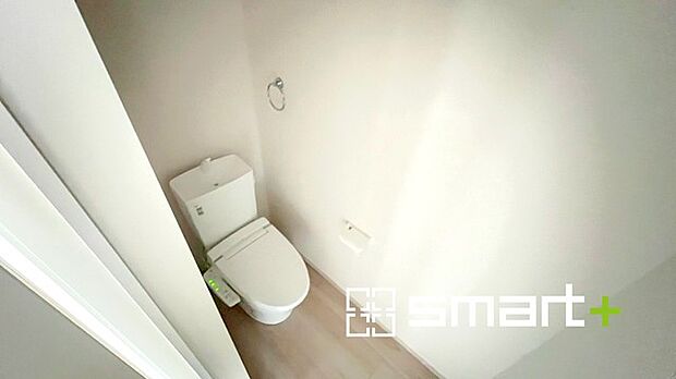 ～やはり便利なタンク式トイレ～ ・最近はタンクレストイレもございますが、タンク式の場合は停電時もお水を流すことが可能。 ・故障時なども比較的費用が安くなるなど、メリットが多くなります。 