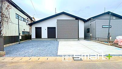 外観:〜平屋で快適な暮らし〜 ・ワンフロアで開放的な空間が広がる平屋。生活動線がスムーズでご家族とのコミュニケーションも増えますね。 ・将来的にもバリアフリー対応がしやすい間取りプランです。 外観:〜平屋で快適な暮らし〜 ・ワンフロアで開放的な空間が広がる平屋。生活動線がスムーズでご家族とのコミュニケーションも増えますね。 ・将来的にもバリアフリー対応がしやすい間取りプランです。